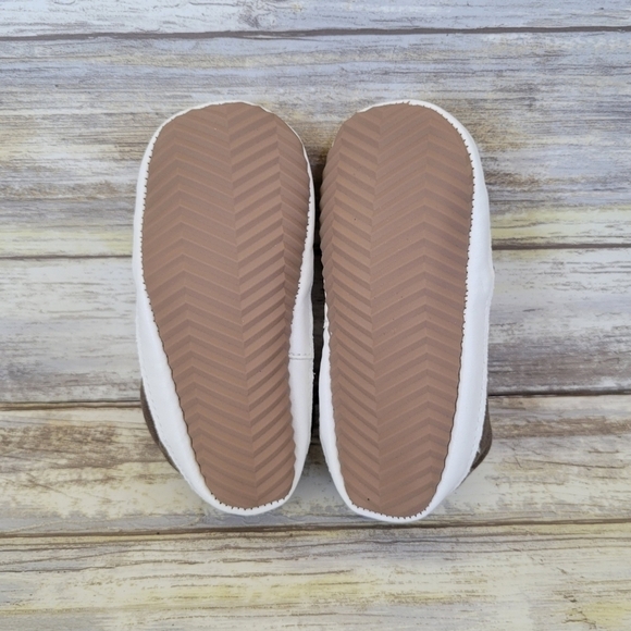 NWT Izzy & Roo Brown & White Striped Canvas Slip-On Shoes Baby Size 24-30 Months - Picture 8 of 9